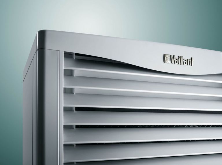 Pompa di calore Vaillant aroTHERM PLUS con unita interna uniTOWER prezzi e opinioni